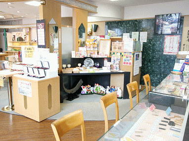 菊川市の印鑑店【池田はんこ屋】は、広く明るい店内に豊富な品揃えです